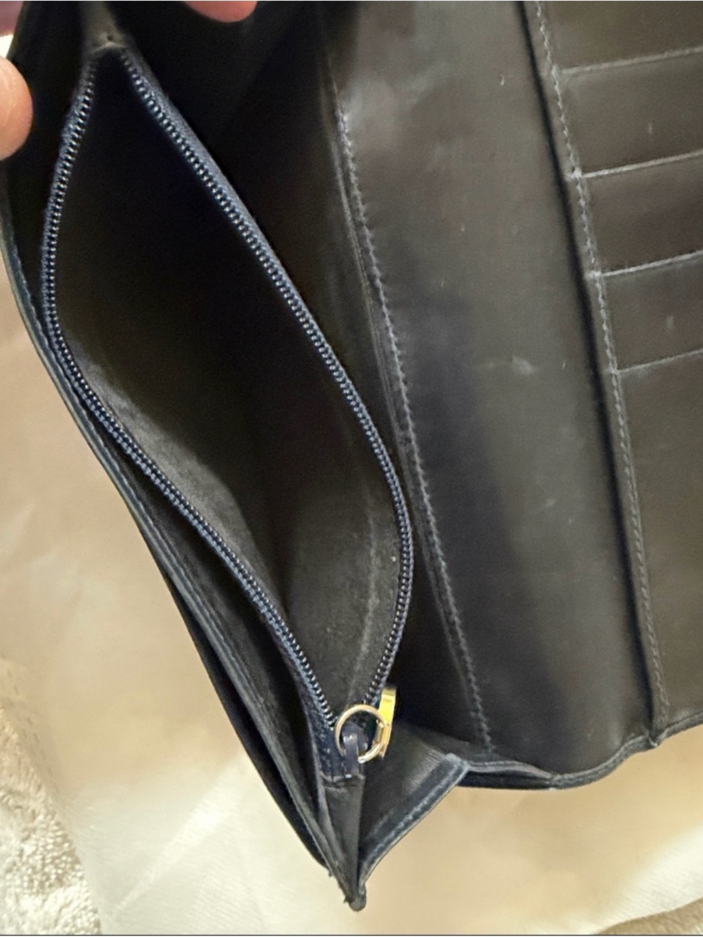 ✨ Authentic Salvatore Ferragamo Black Leather Wallet with unbranded Gold Chain ✨ - Picture 10 of 10
